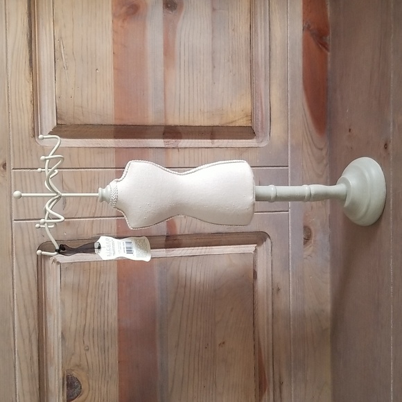 Tre Chic Mannequin Jewelry Holder by Sicura Italian Designs - Picture 7 of 13